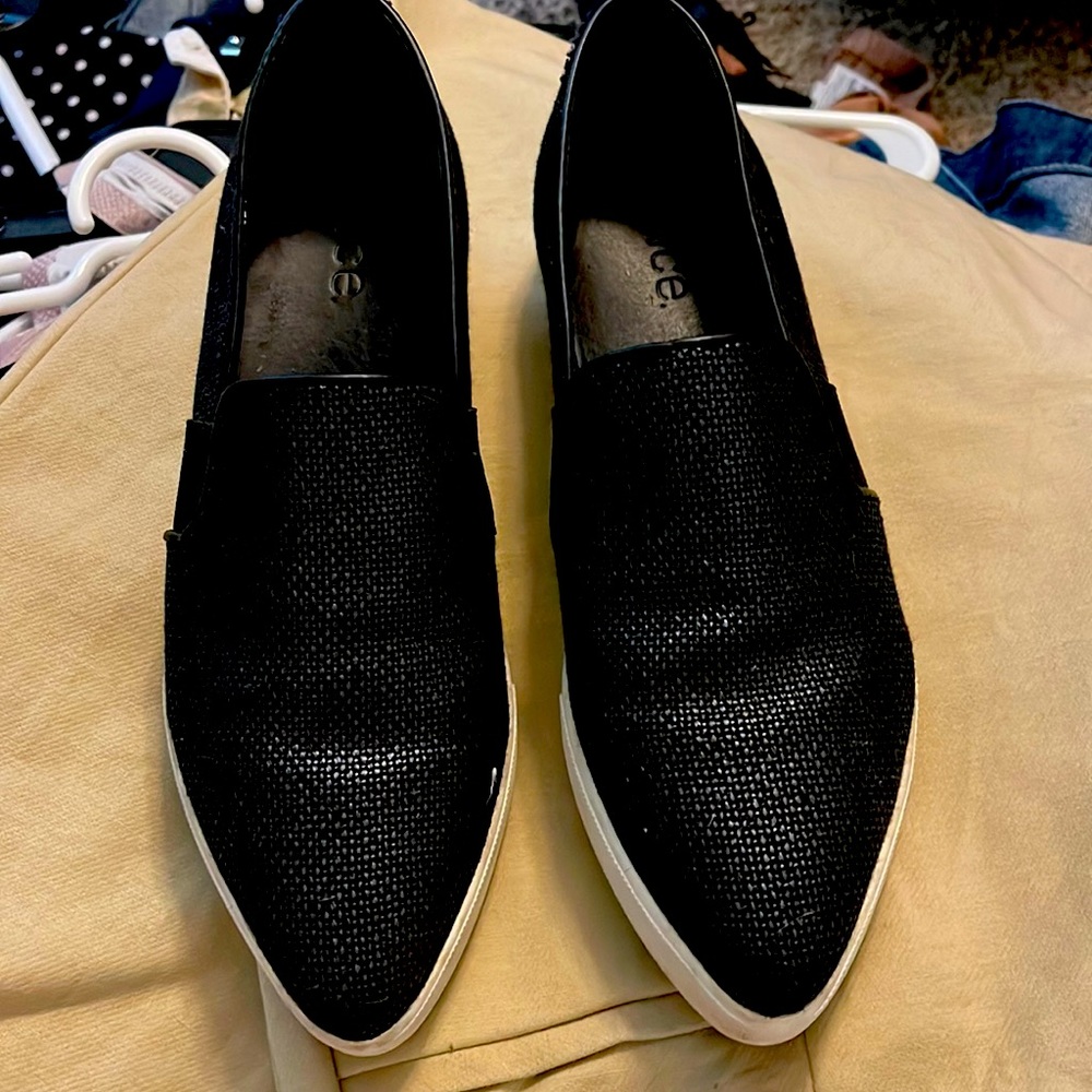 VINCE Causal Sneakers